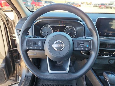 Used 2024 Nissan Rogue SV image 17