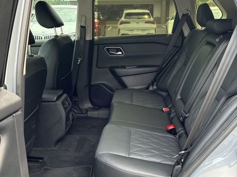Used 2025 Nissan Rogue Platinum w/ Tech Package FWD image 12