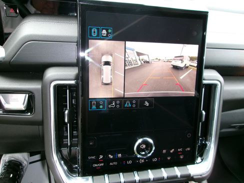 Certified 2025 GMC Yukon Denali AWD/4WD image 20