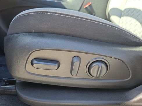 Used 2022 Chevrolet Equinox LT image 24