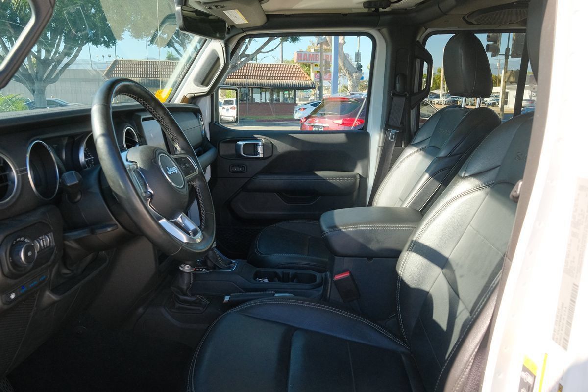 Used 2022 Jeep Wrangler Unlimited Sahara w/ Cold Weather Group AWD/4WD image 10
