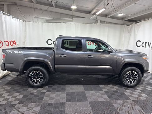 Used 2022 Toyota Tacoma TRD Sport w/ Technology Package image 10