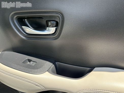 Certified 2025 Honda HR-V LX image 22