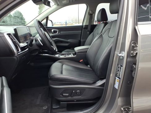 Certified 2025 Kia Sorento EX image 11