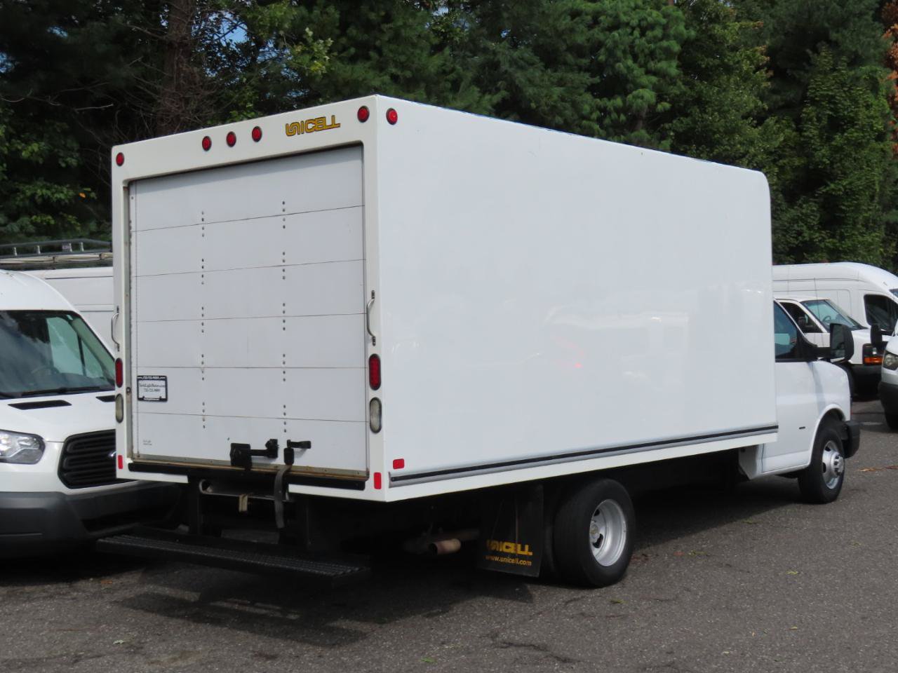 Used 2018 Chevrolet Express 3500 w/ Driver Convenience Package RWD image 8