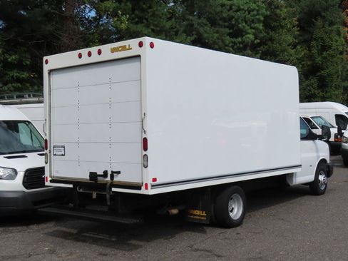 Used 2018 Chevrolet Express 3500 w/ Driver Convenience Package RWD image 8