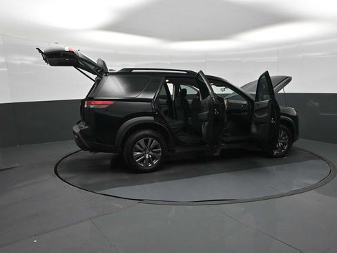 Used 2025 Nissan Pathfinder SV AWD/4WD image 28