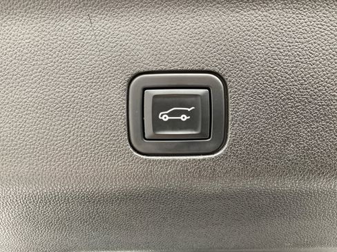 Used 2021 Chevrolet Tahoe Z71 w/ Z71 Signature Package AWD/4WD image 19