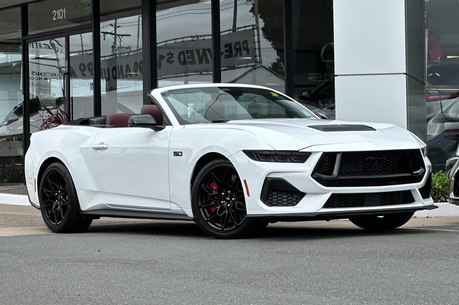 Used 2025 Ford Mustang GT Premium w/ GT Performance Package RWD image 2