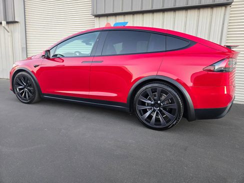 Used 2022 Tesla Model X Plaid image 3