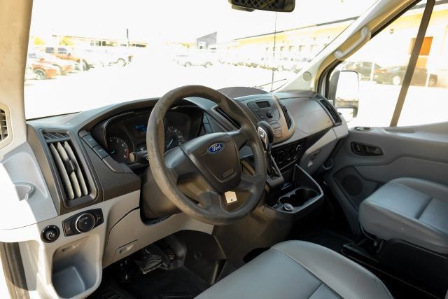 Used 2018 Ford Transit 250 130 Medium Roof RWD image 4