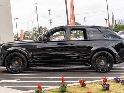 Used 2025 Rolls-Royce Cullinan AWD/4WD image 30