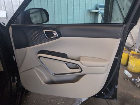 Used 2024 Kia Soul EX image 18