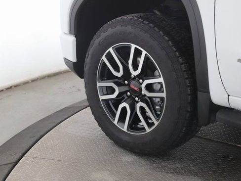 Used 2025 GMC Sierra 1500 AT4 w/ AT4 Premium Package image 13