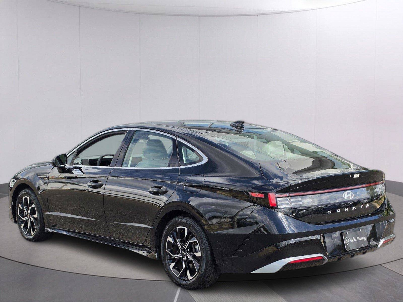 Used 2025 Hyundai Sonata SEL FWD image 3