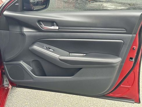 Used 2024 Nissan Altima 2.5 SV image 9