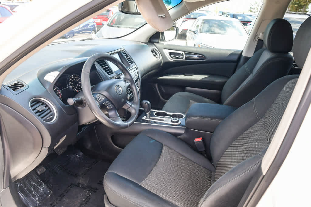 Used 2017 Nissan Pathfinder SV AWD/4WD image 16