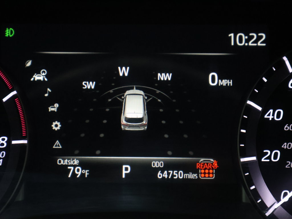 Used 2024 Toyota Highlander LE FWD image 22