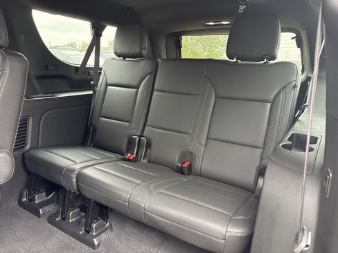 Used 2022 Chevrolet Suburban Z71 w/ Z71 Off-Road Package AWD/4WD image 14