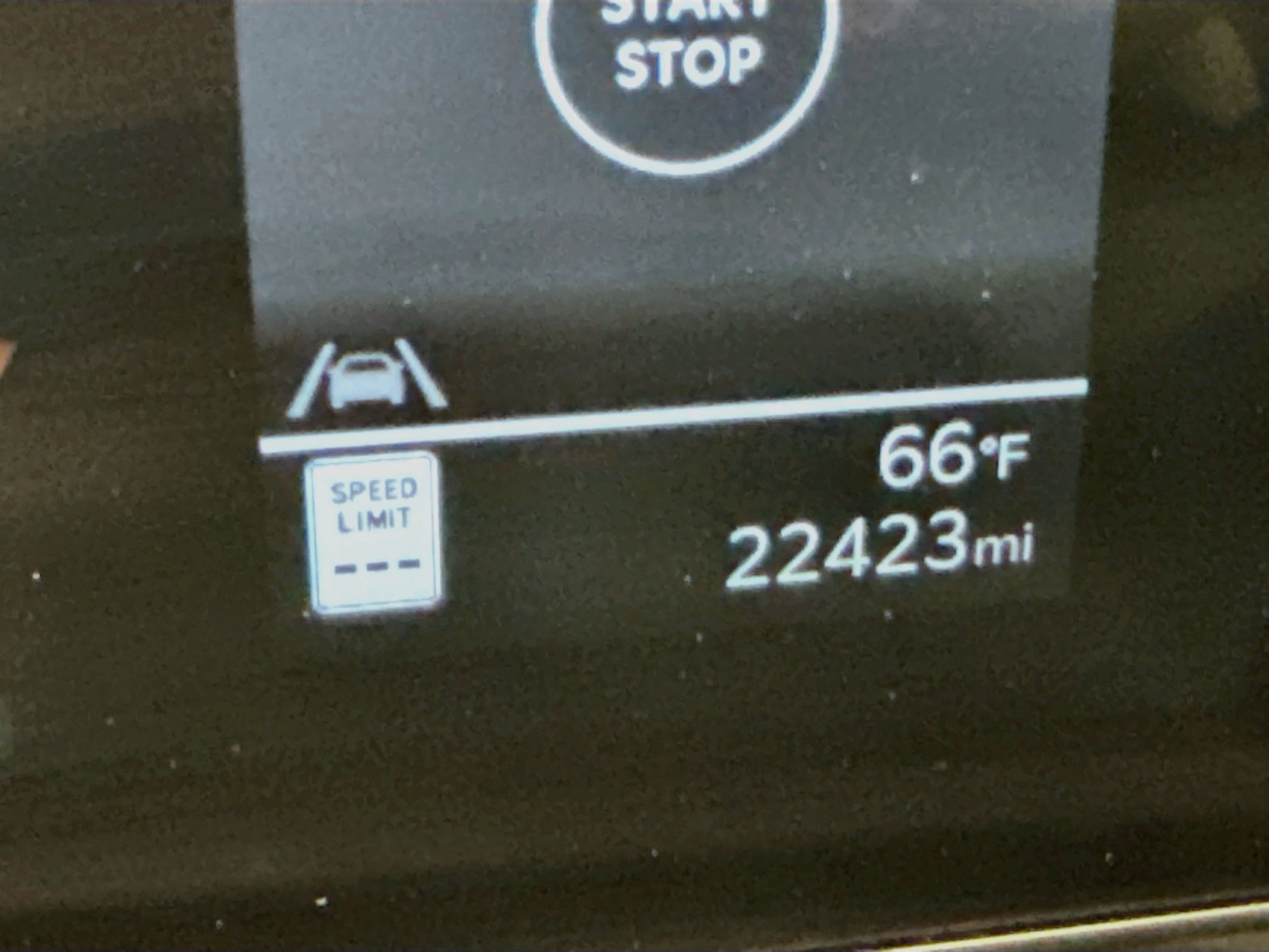 Used 2025 Kia Carnival FWD image 19
