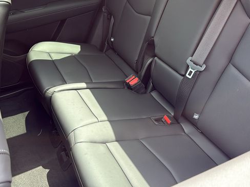 New 2026 Cadillac XT5 Premium Luxury w/ LPO, Floor Liner Package AWD/4WD image 32