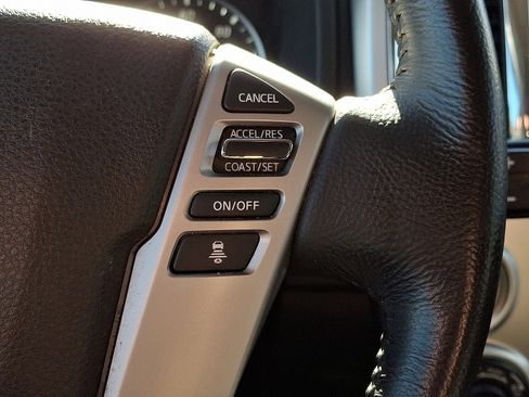 Used 2020 Nissan Titan SV w/ SV Convenience Package image 25