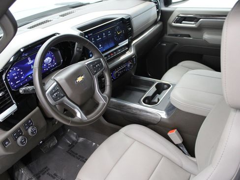 Used 2025 Chevrolet Silverado 2500 LTZ w/ LTZ Plus Package image 15