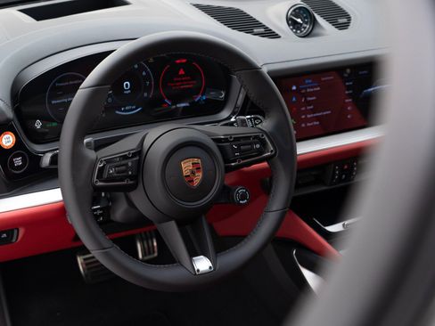 New 2026 Porsche Cayenne S image 23