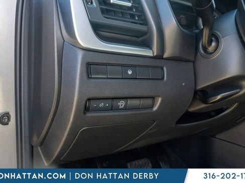 Used 2023 Nissan Rogue SV image 17