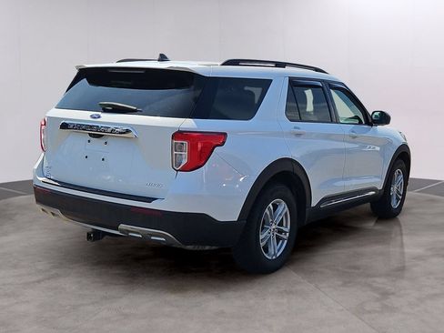 Used 2021 Ford Explorer XLT w/ Equipment Group 202A AWD/4WD image 4