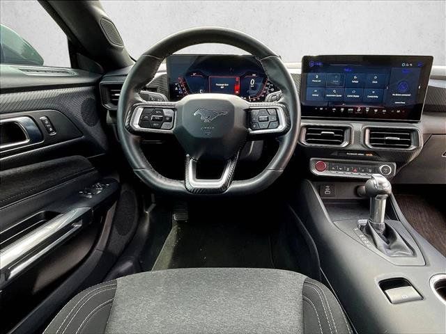 Used 2025 Ford Mustang Coupe RWD image 7