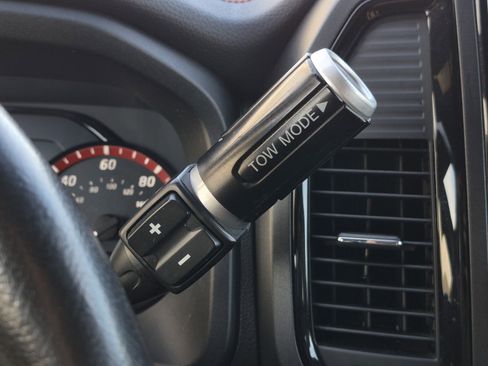 Used 2020 Nissan Titan PRO-4X w/ Pro-4x Convenience Package image 18