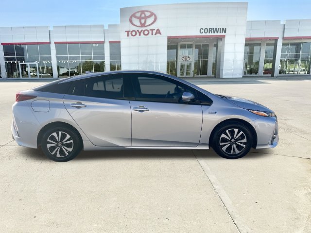 Used 2017 Toyota Prius Prime Advanced w/ Carpet Mat Package FWD image 6