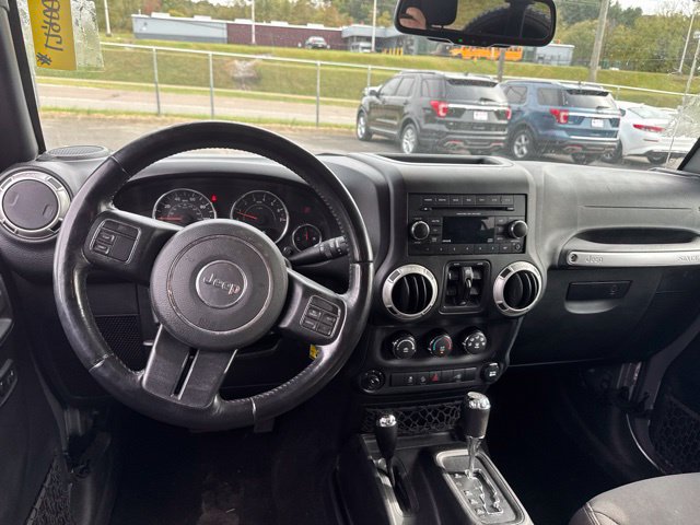 Used 2017 Jeep Wrangler Unlimited Sahara AWD/4WD image 13