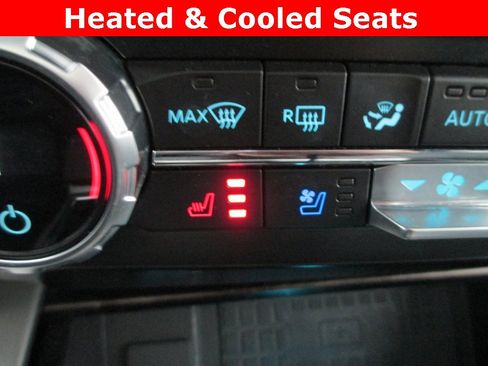 Used 2022 Ford F250 Lariat w/ Black Appearance Package image 18