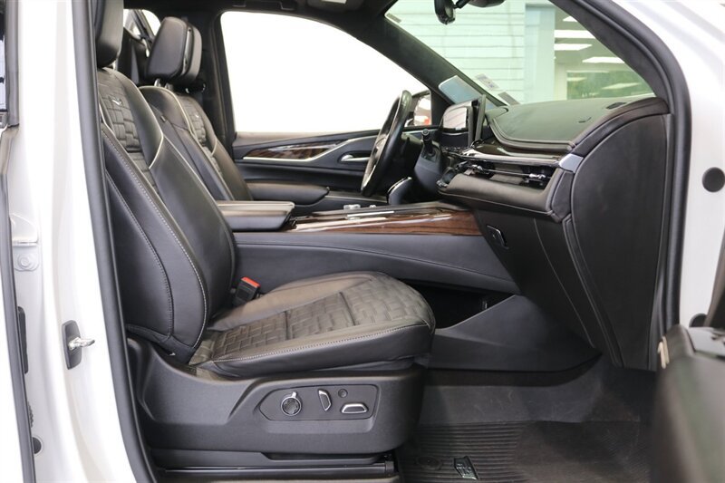 Used 2024 Cadillac Escalade Sport Platinum w/ LPO, ONYX Package AWD/4WD image 57