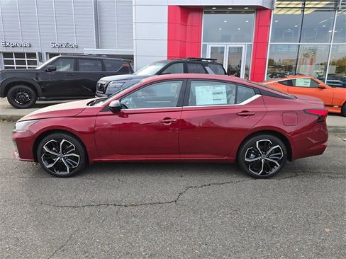 New 2025 Nissan Altima 2.5 SR image 9