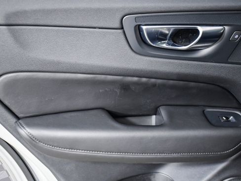 Used 2025 Volvo XC60 B5 Plus image 22