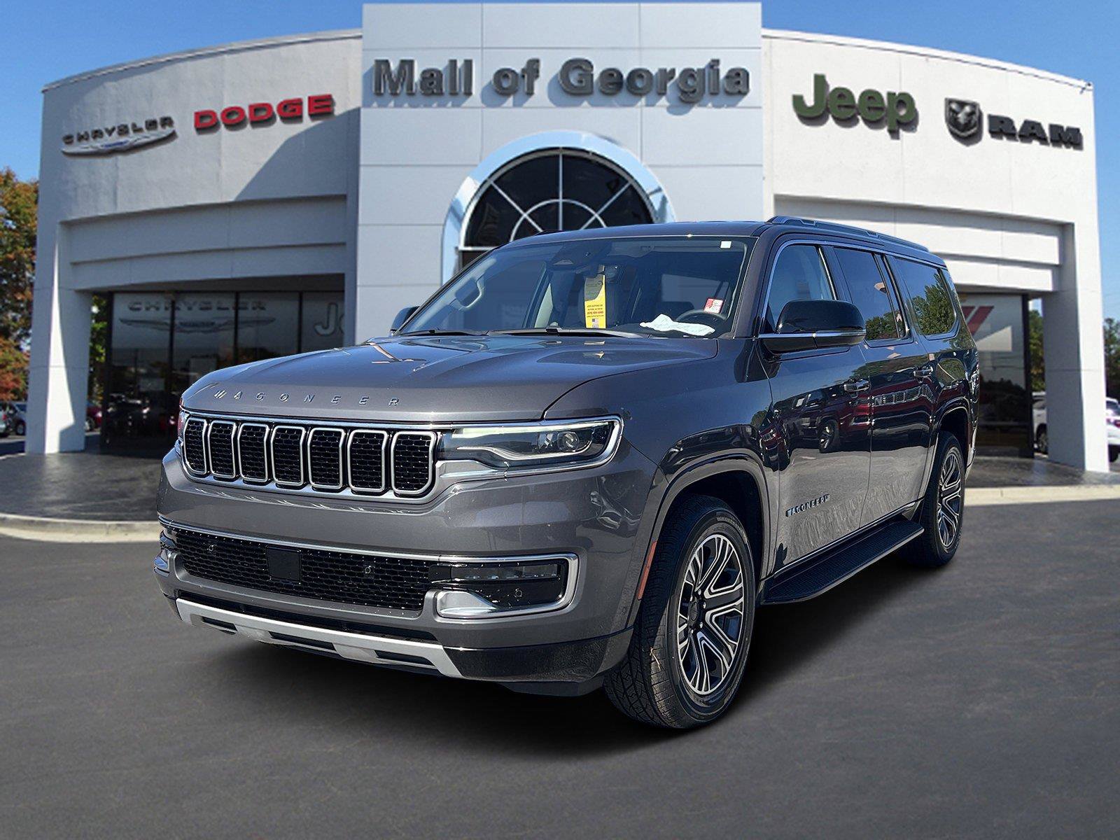 Used 2024 Jeep Wagoneer L Series II w/ Flexible Seating Group RWD image 1