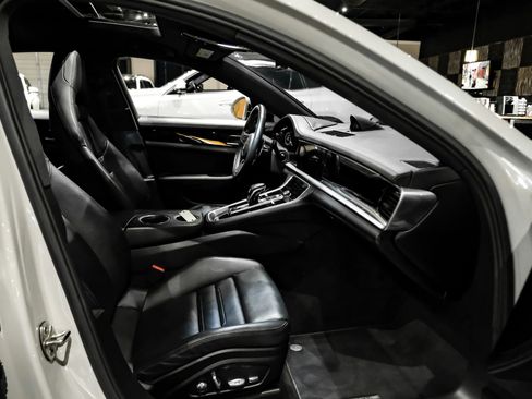 Used 2018 Porsche Panamera 4 AWD/4WD image 36