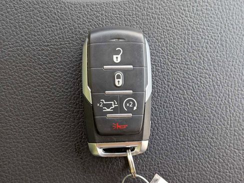 Used 2022 RAM 1500 Laramie AWD/4WD image 30