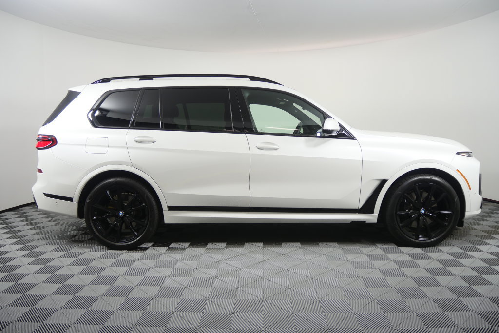 Used 2026 BMW X7 xDrive40i AWD/4WD image 3