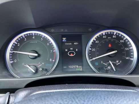 Used 2019 Toyota Highlander XLE image 26