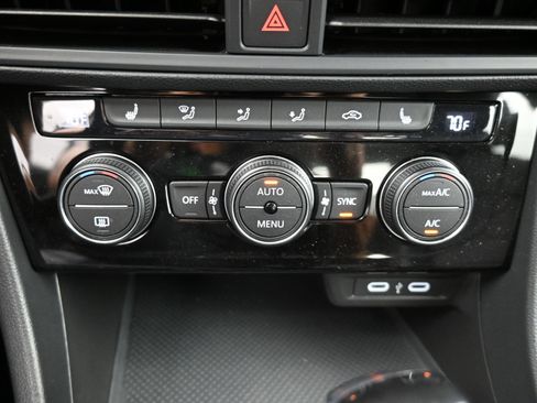 Used 2024 Volkswagen Jetta SE image 18