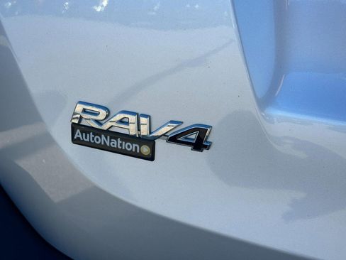 Used 2015 Toyota RAV4 LE image 6