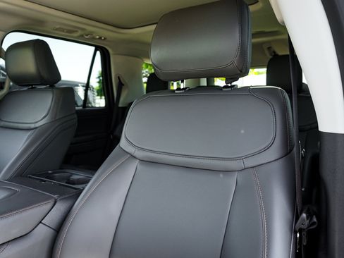 Used 2025 Ford Expedition Active AWD/4WD image 16