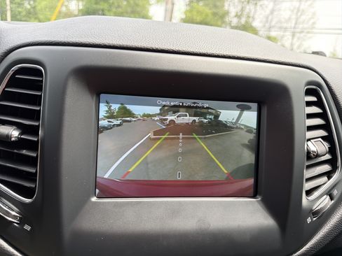 Used 2020 Jeep Compass Latitude w/ Cold Weather Group AWD/4WD image 19