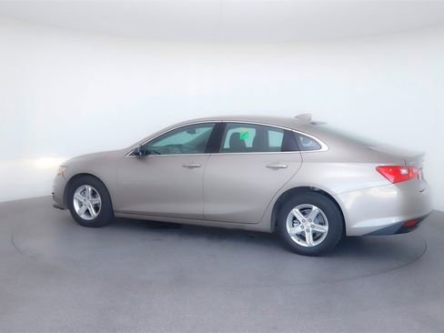 Used 2024 Chevrolet Malibu LT image 3