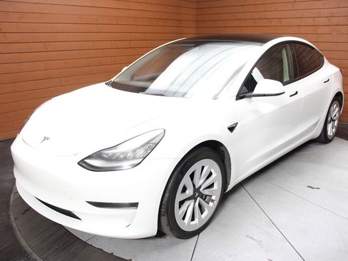 Used 2022 Tesla Model 3 Standard Range image 7