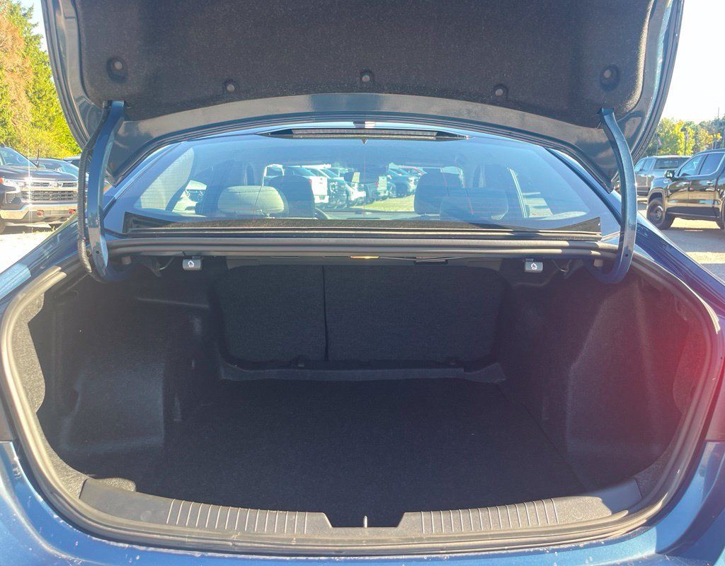 Used 2024 Chevrolet Malibu LS FWD image 12